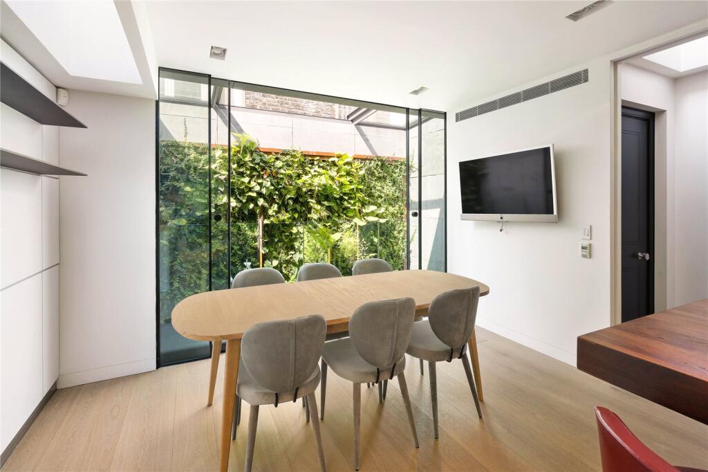 Breakfast Room