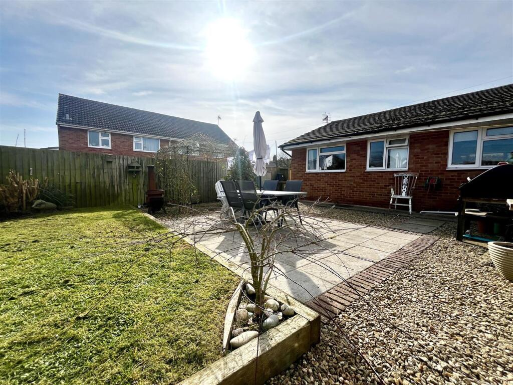 Rear Garden (3/3)