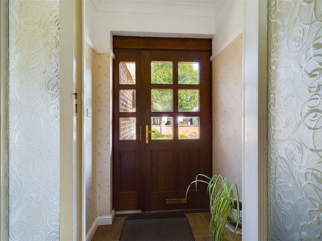 ENTRANCE PORCH