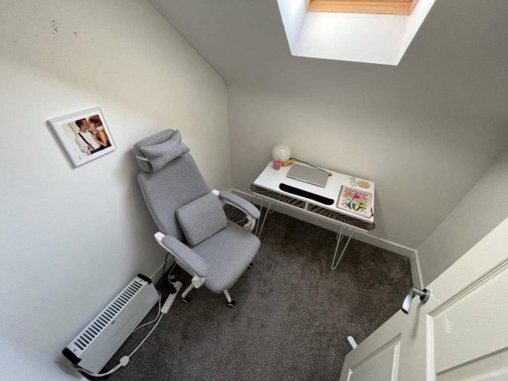 office-walk in waredrobe.jpg