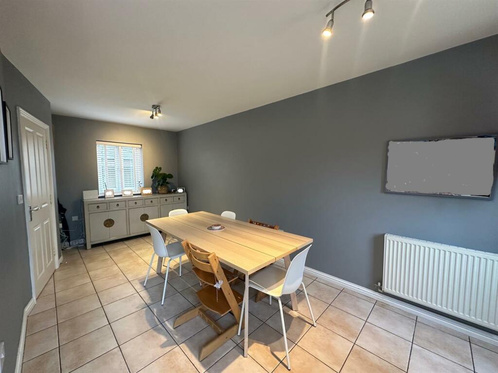 Kitchen/Dining Room 'L' Shape