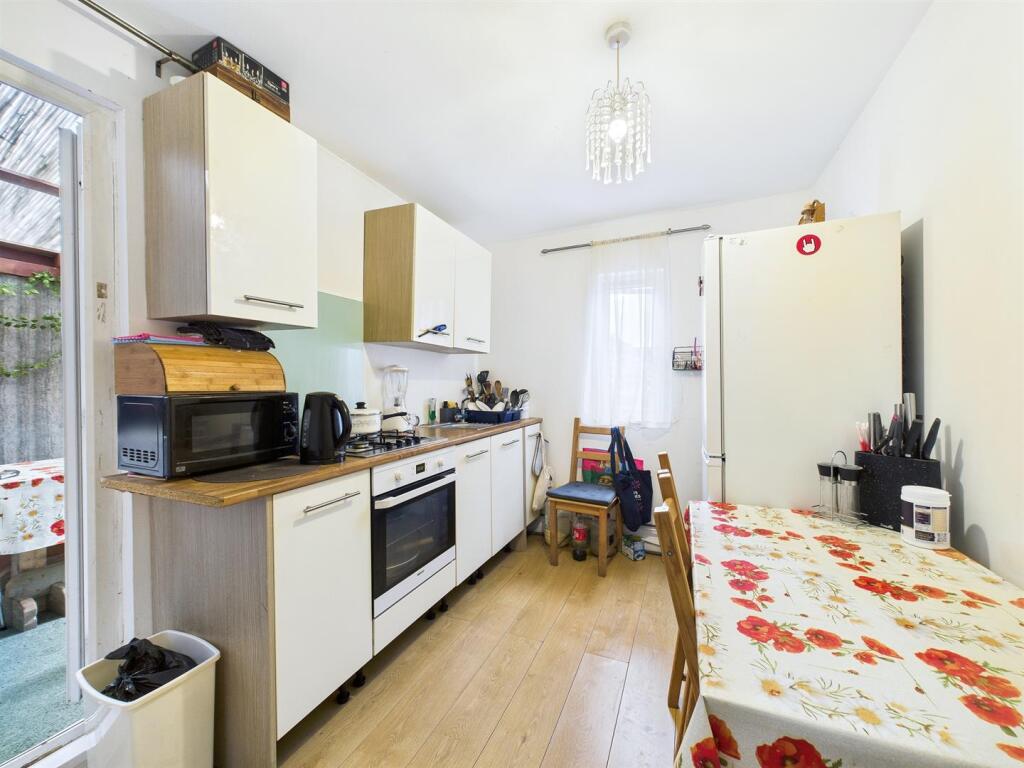 8 - Block of 4 flats.jpg