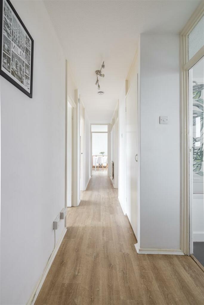 Brading Crescent E11