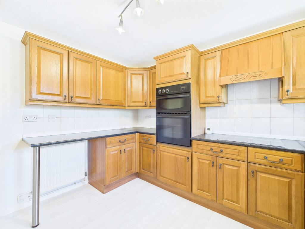 CAM01909G0-PR0336-STILL002