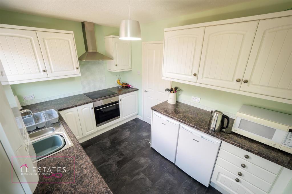 4 Lowther Close-22.jpg