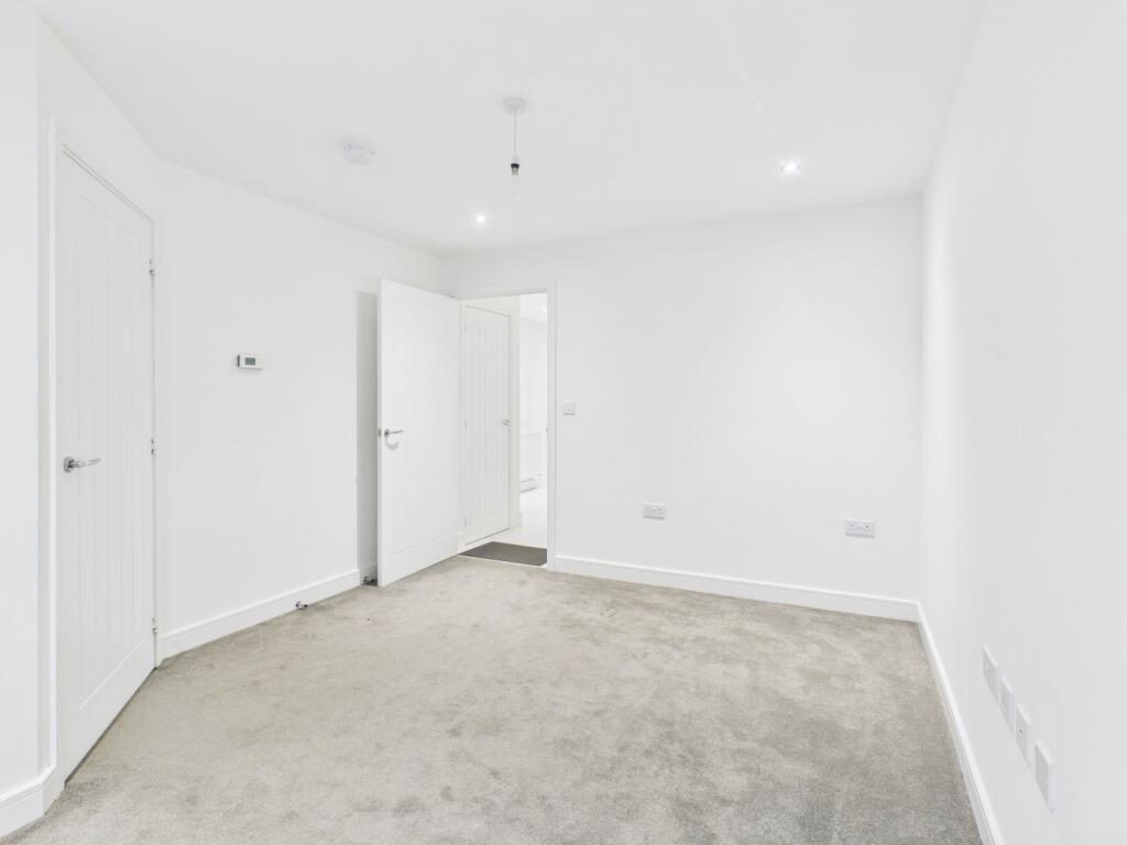 CAM04922G0-PR0081-STILL014