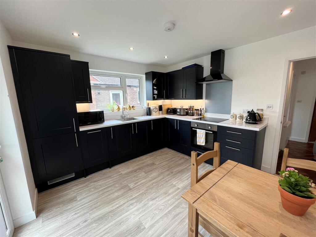 Kitchen 2 2022.jpg