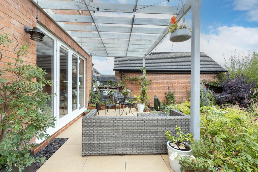 4 Buttercup Close, Lutterworth (18).jpg
