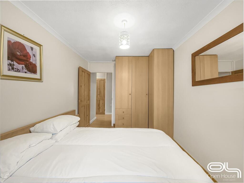 Peregrine Close, Winshill (21).jpg