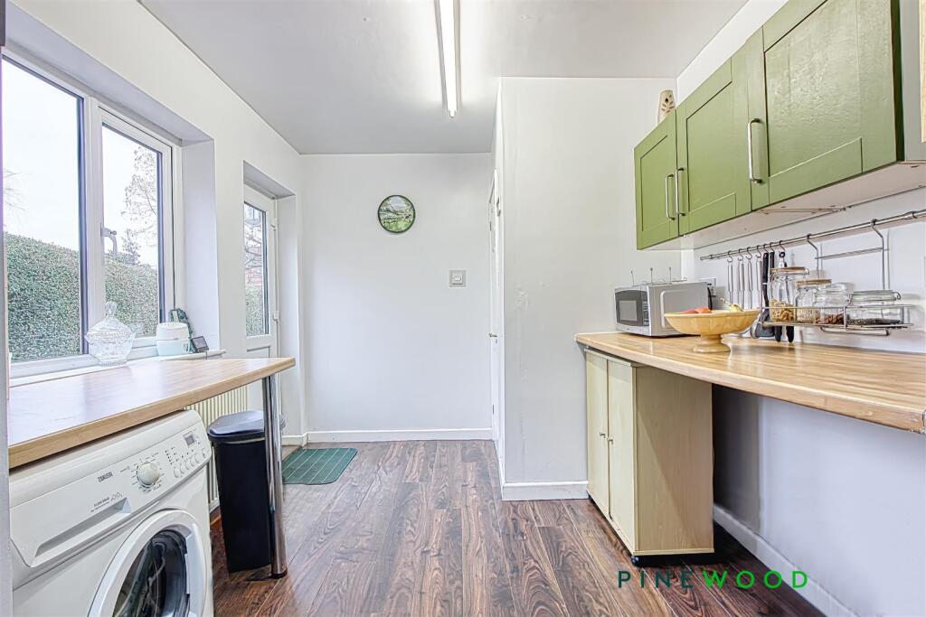KITCHEN - UTILITY AREA