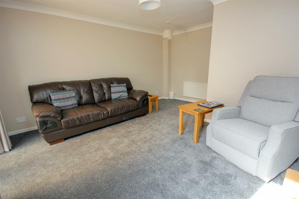 Lounge 1.jpg