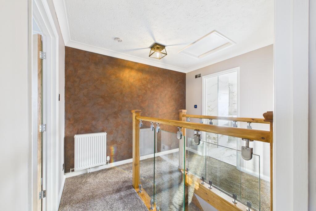 EweMove Spalding -  Cornfield House - Landing