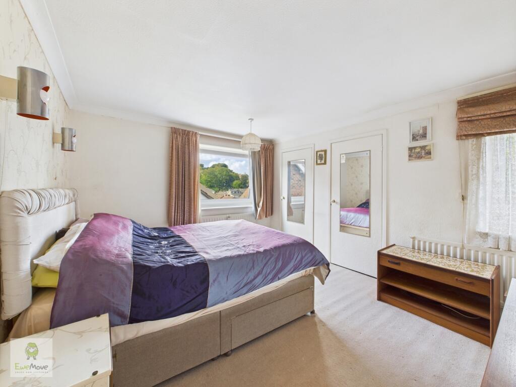 CAM02308G0-PR0160-STILL033