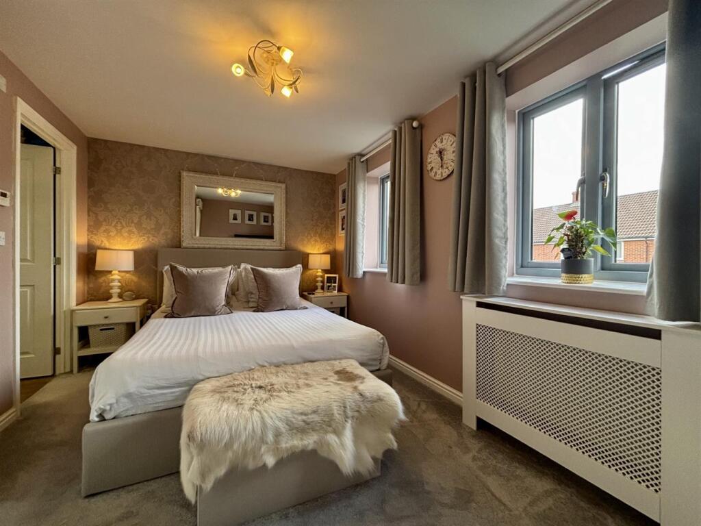 Bedroom 1 3.jpg