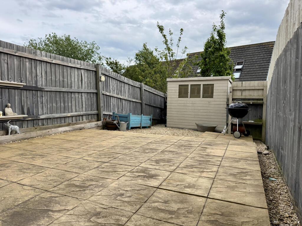 Enclosed Rear Garden (with shed &amp; side access)