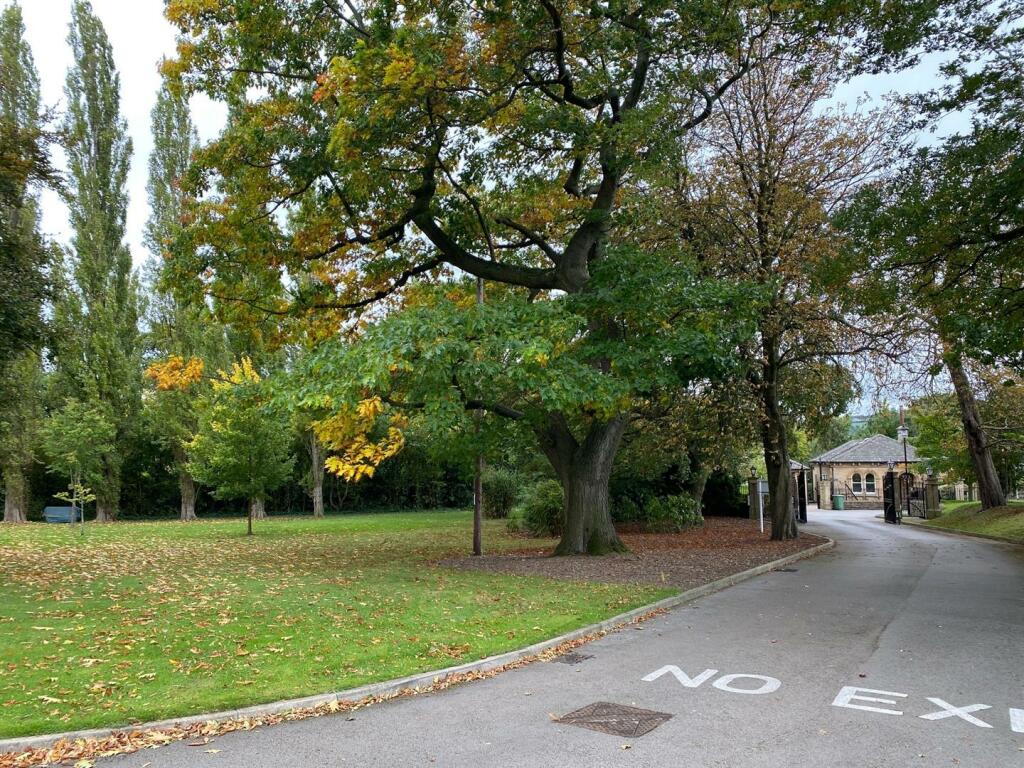 Marmaville court 23 gate.jpg