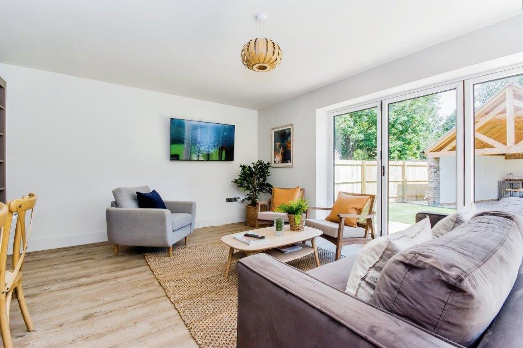 Kitchen / Dining Living Area