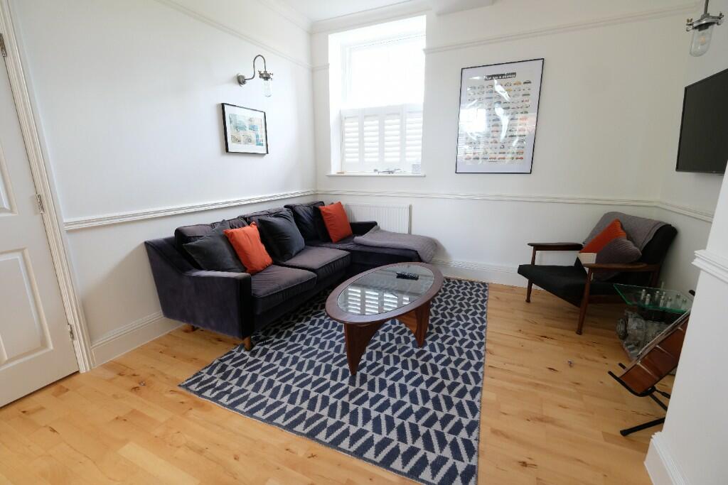SITTING/DINING ROOM