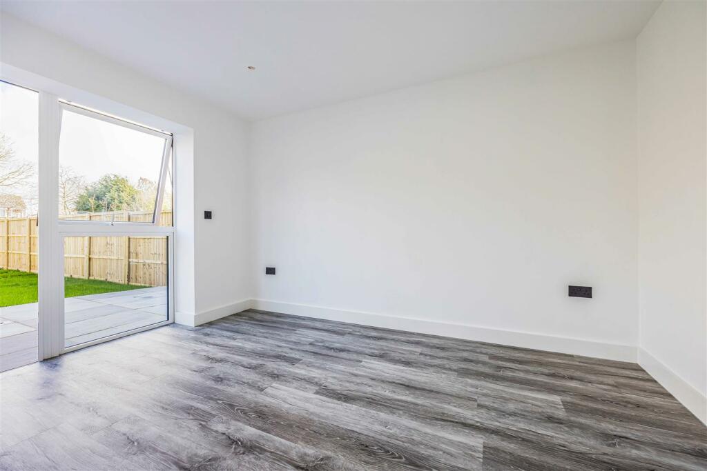 38a Five Heads Road, Horndean-Small-PorticoMarketi