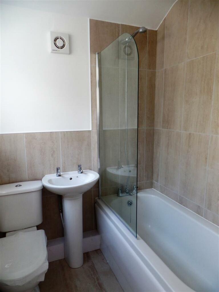 127 Richmond St - Bathroom.jpg