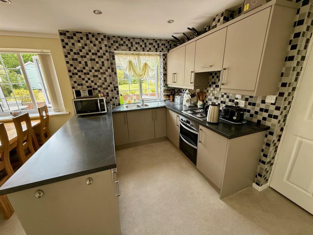 MR46 Kitchen.jpg