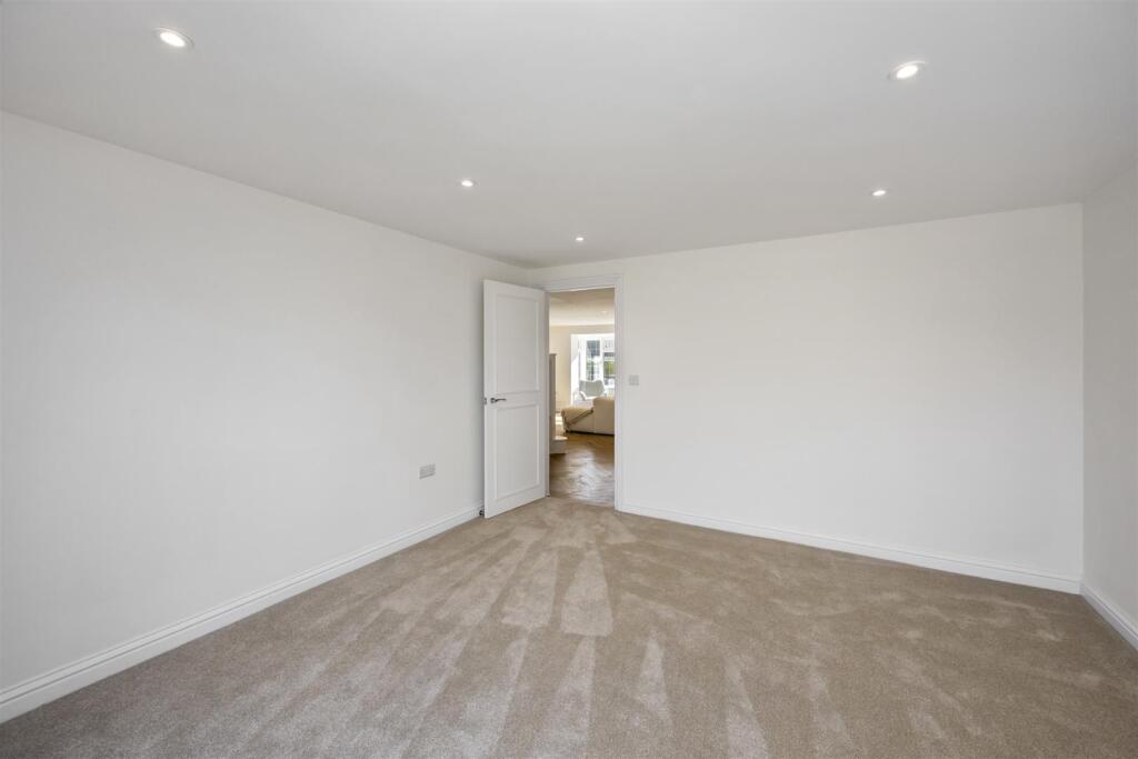 North Avenue, 9-027.JPG