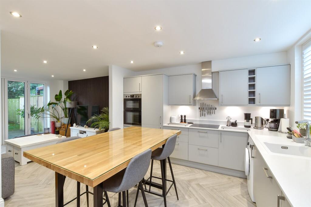 Kitchen/ Dining Area