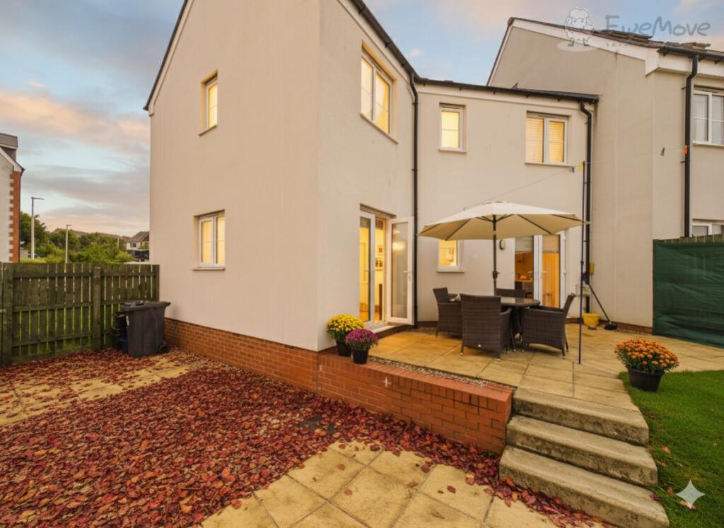 VIRTUALLY STAGED AUTUMN SCENE