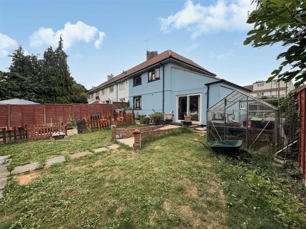 1 Russell Close - 68czwlRvPG44Ax774AbU.jpg