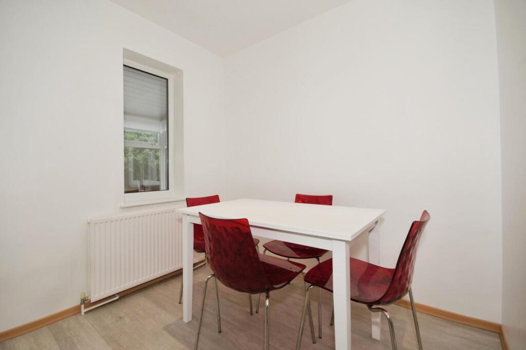 Holme Park Avenue, Upper Newbold, Chesterfield, S41 8XB