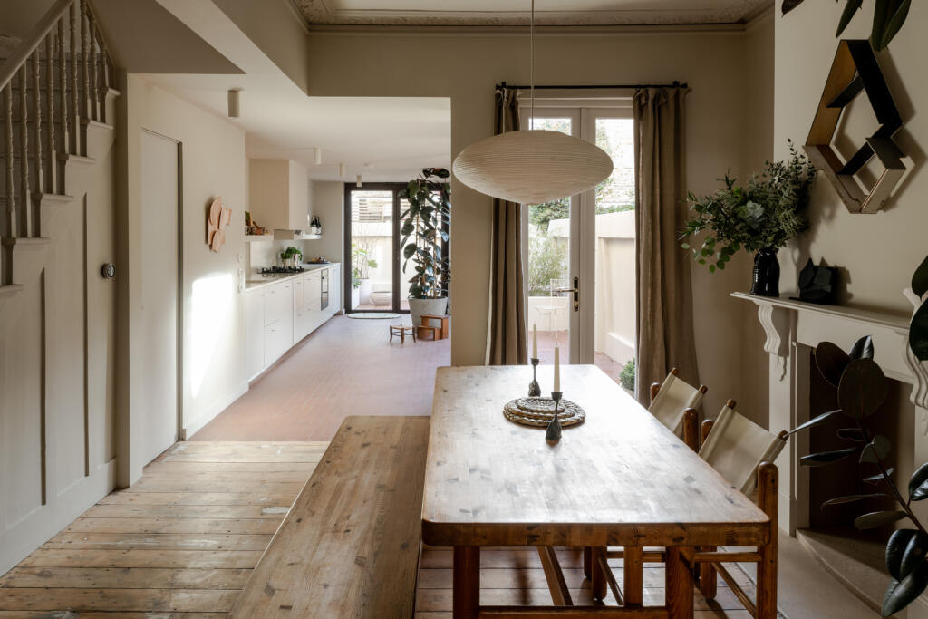 270389 - 20221123-atypical_ARBERY-RD-28_HI_RES.JPG