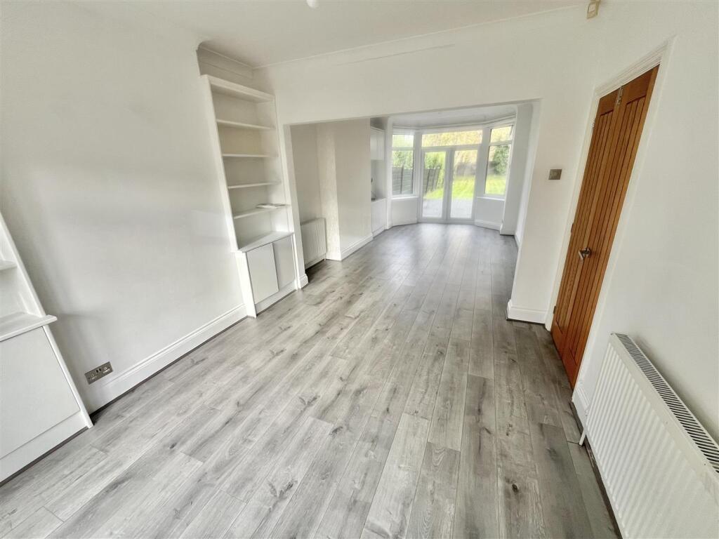 Dining Room &amp; Lounge