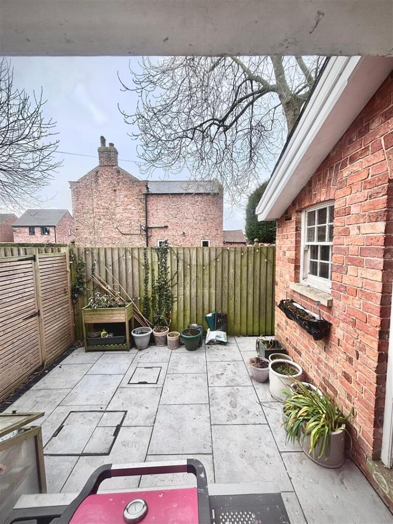 22_patio_01.jpg