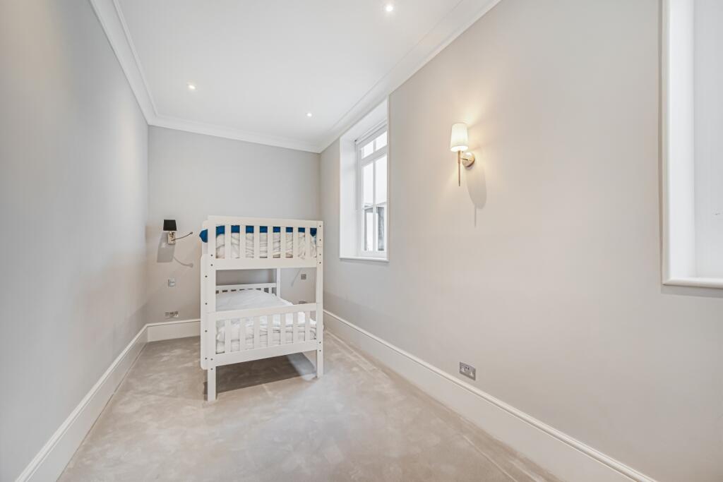 Basement Flat 5 C...