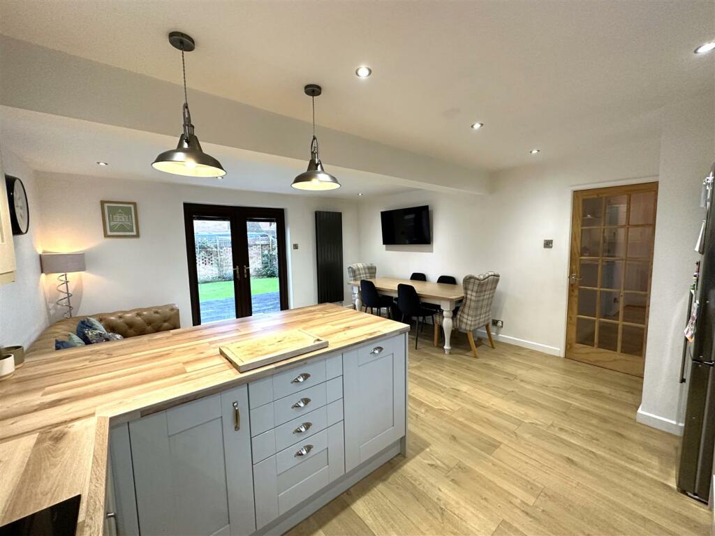 Open-Plan Family Kitchen 578