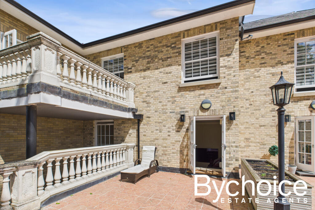 CAM05250G0-PR0100-STILL017