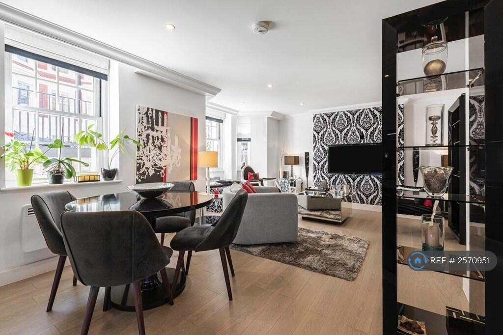 Open Plan Living Room / Kitchen