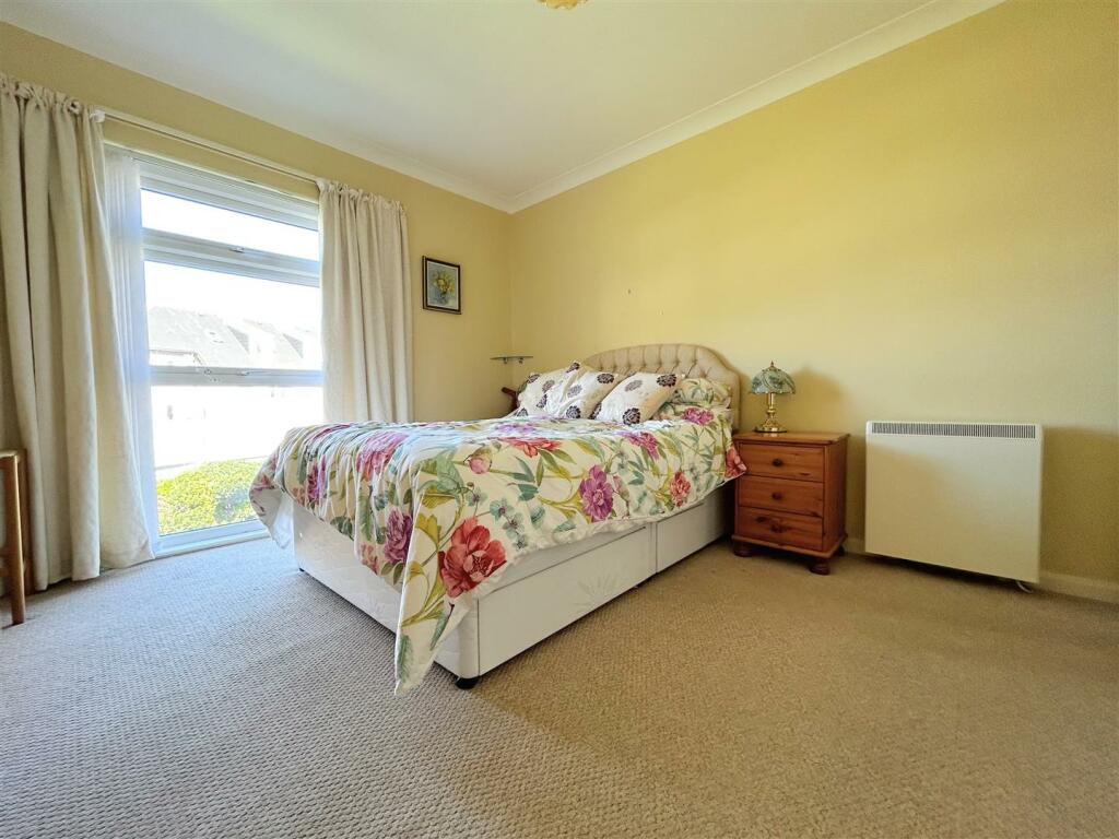 MAIN BEDROOM