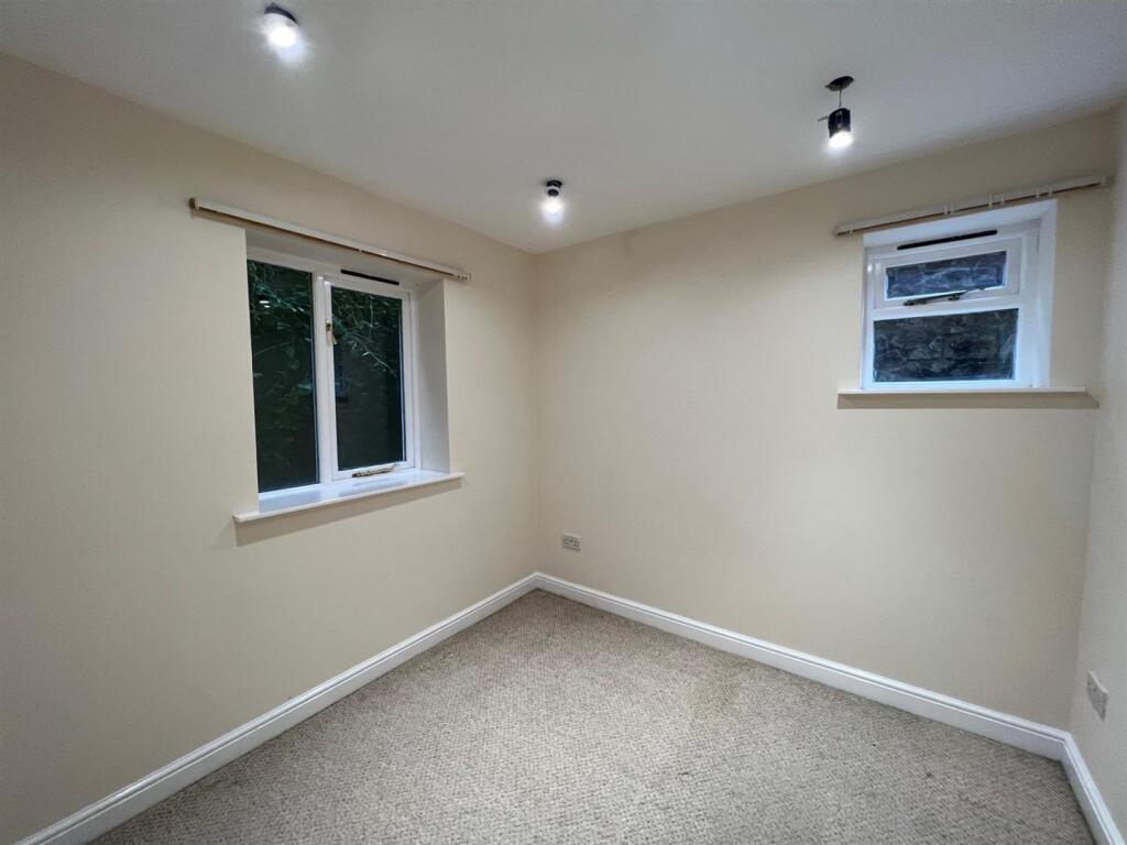 32a Abbey Road bedroom one.jpg