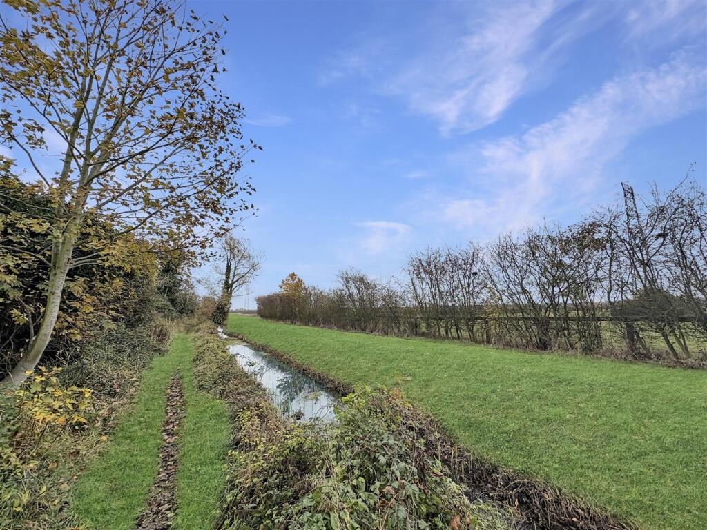 d5548e7011f98bf1fbf9d8fa71a70026b40fafc6.jpg