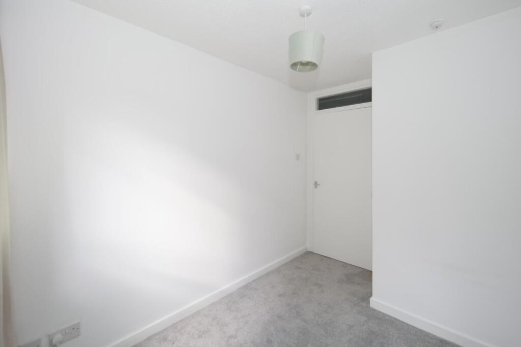 16 Ryland Close-7.jpg