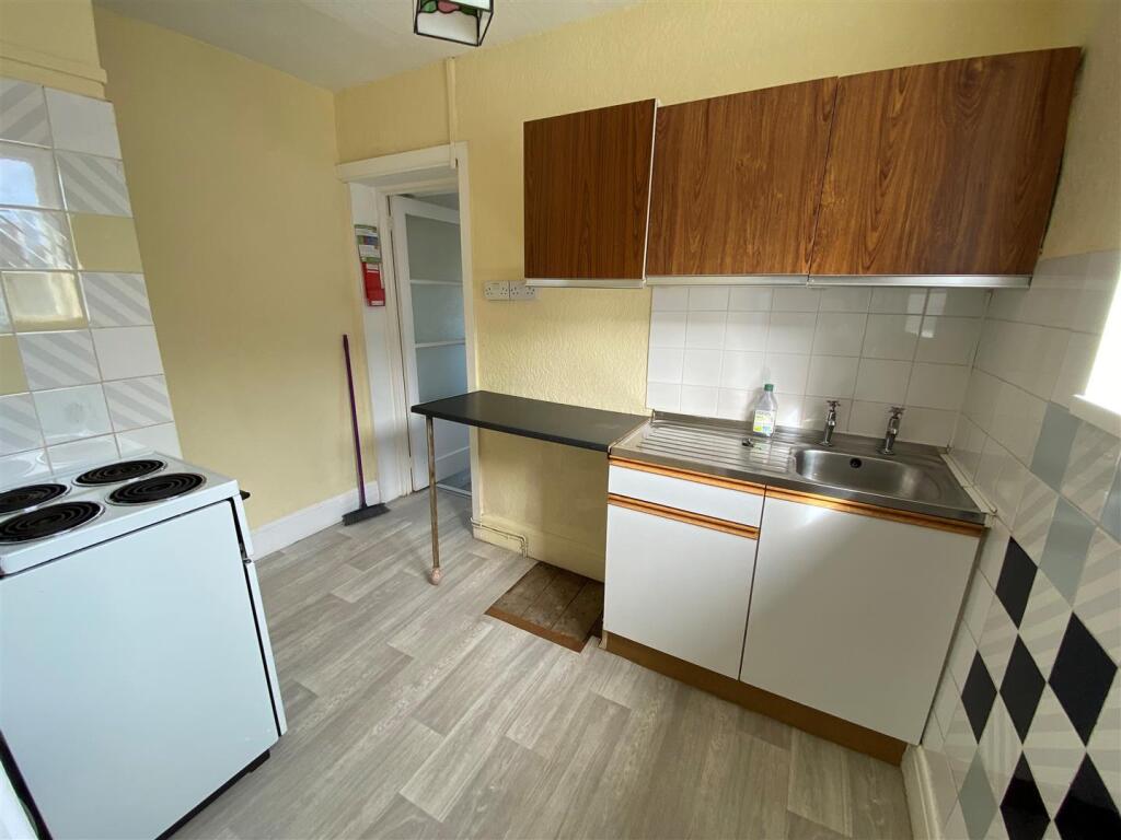 40 Newlands Street - kitchen (2).jpg