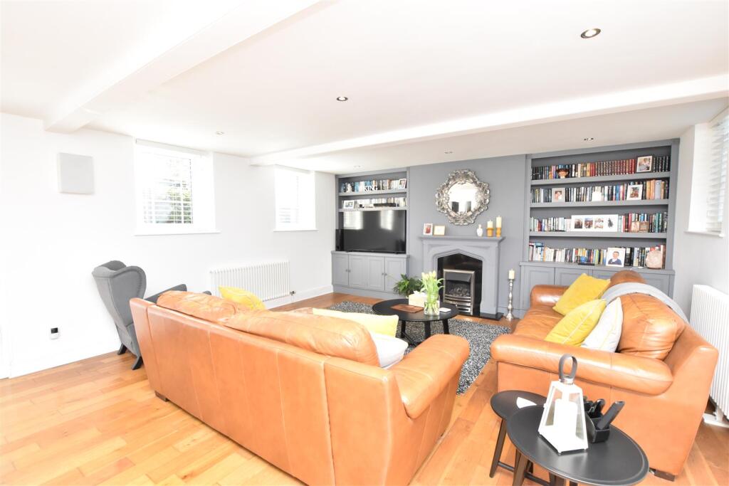 FORMAL LOUNGE