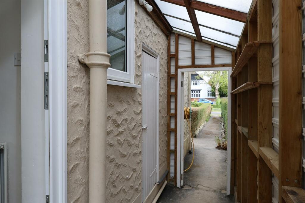 EXTERNAL PASSAGE