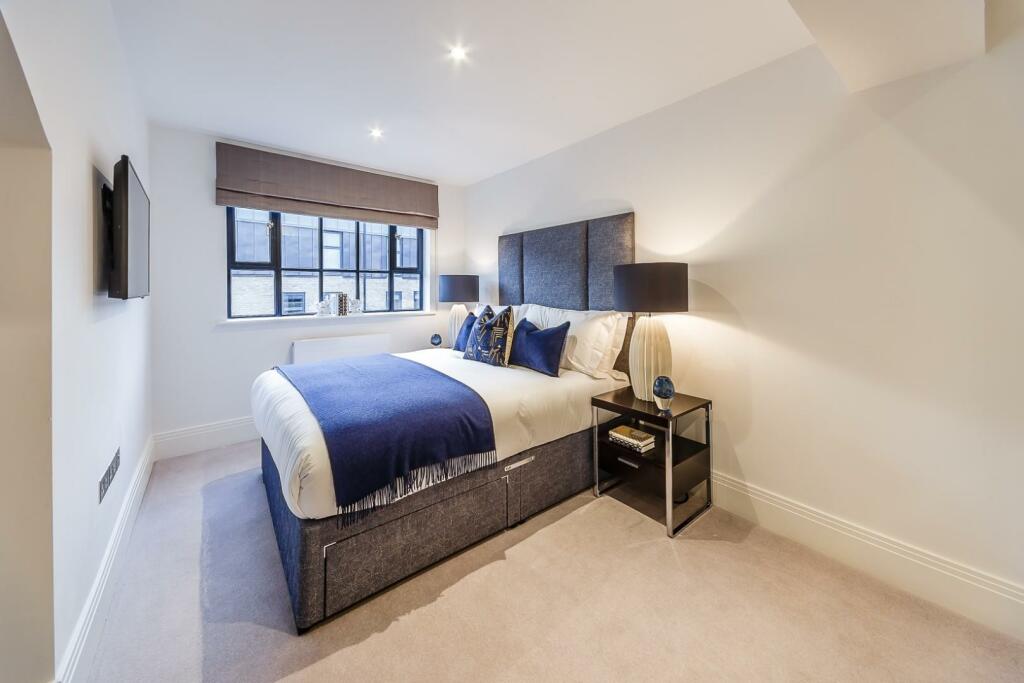 8317875-interior02.jpg