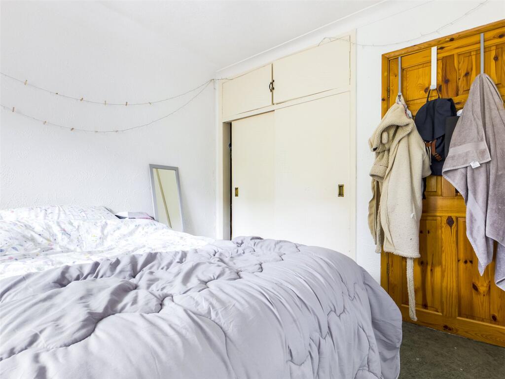 Bedroom-House-To-Ren