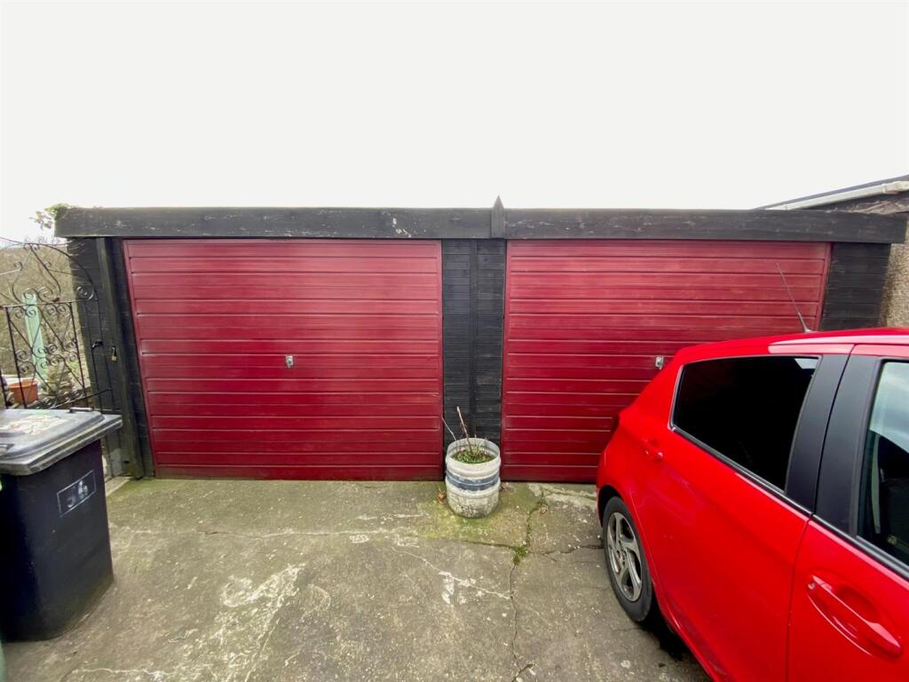 double garage.jpg