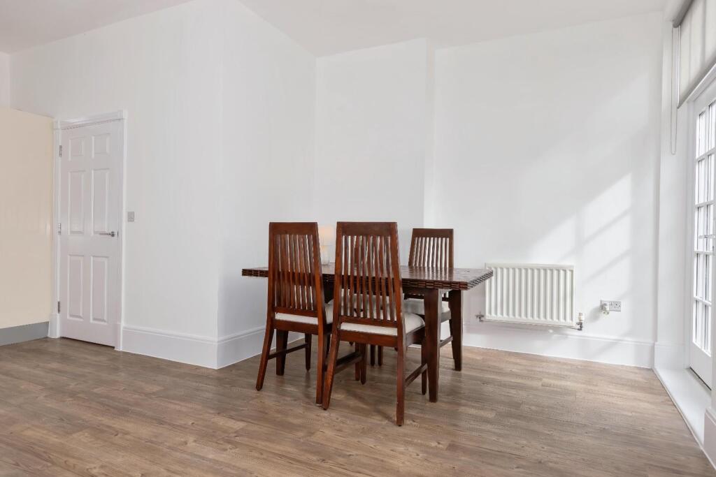 West Lodge_18.jpg