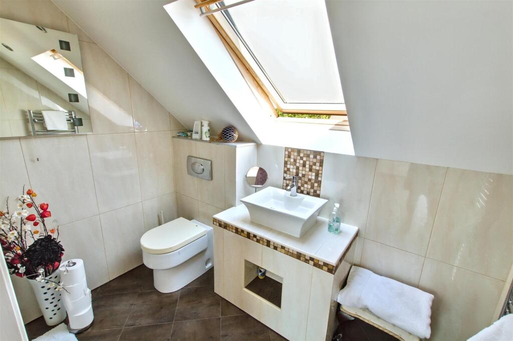 Second Floor En-suite