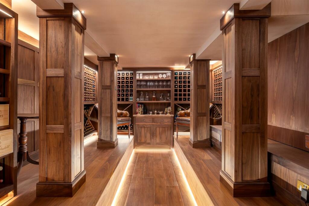 47 - Overbutterrow House - GL5 5BP - Web.jpg